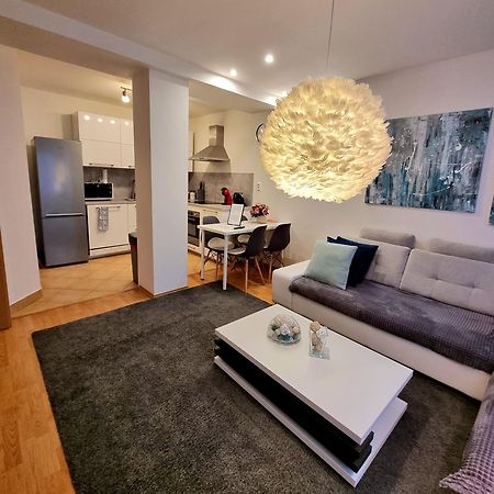Apartment Banska - City Centre & Private Parking 班斯卡-比斯特里察 外观 照片