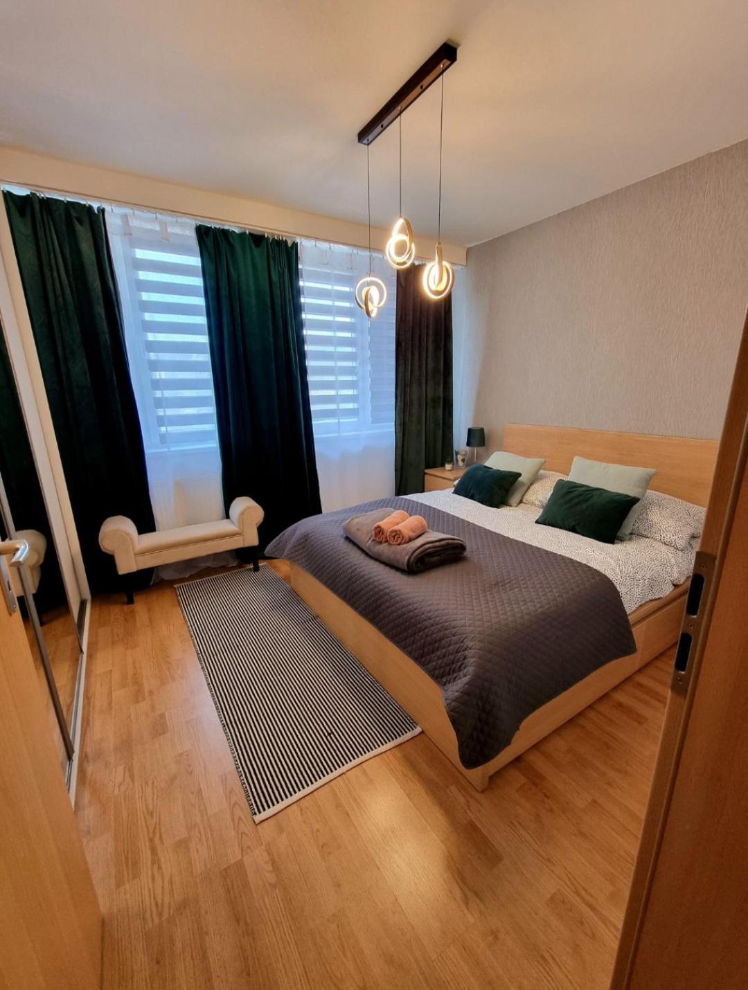 Apartment Banska - City Centre & Private Parking 班斯卡-比斯特里察 外观 照片